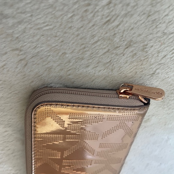 Michael Kors zip Around Rose Gold Wallet EUC - Picture 6 of 9